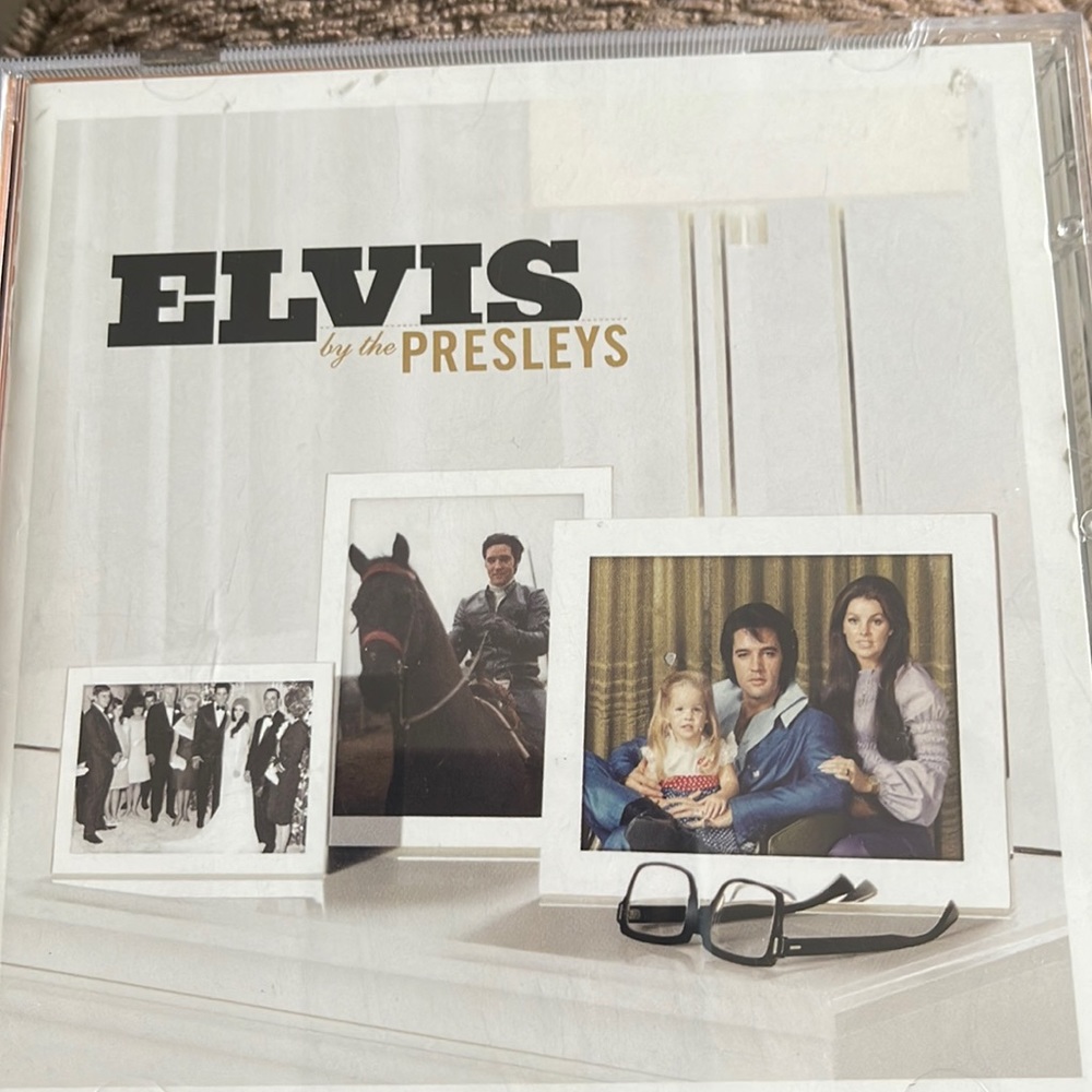 Like new CD set, no scratches gently used.